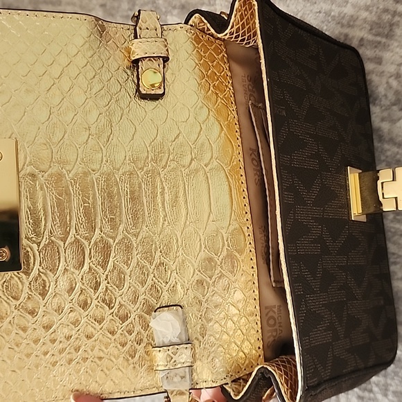 Michael Kors Tina small Crossbody Clutch - Picture 4 of 5